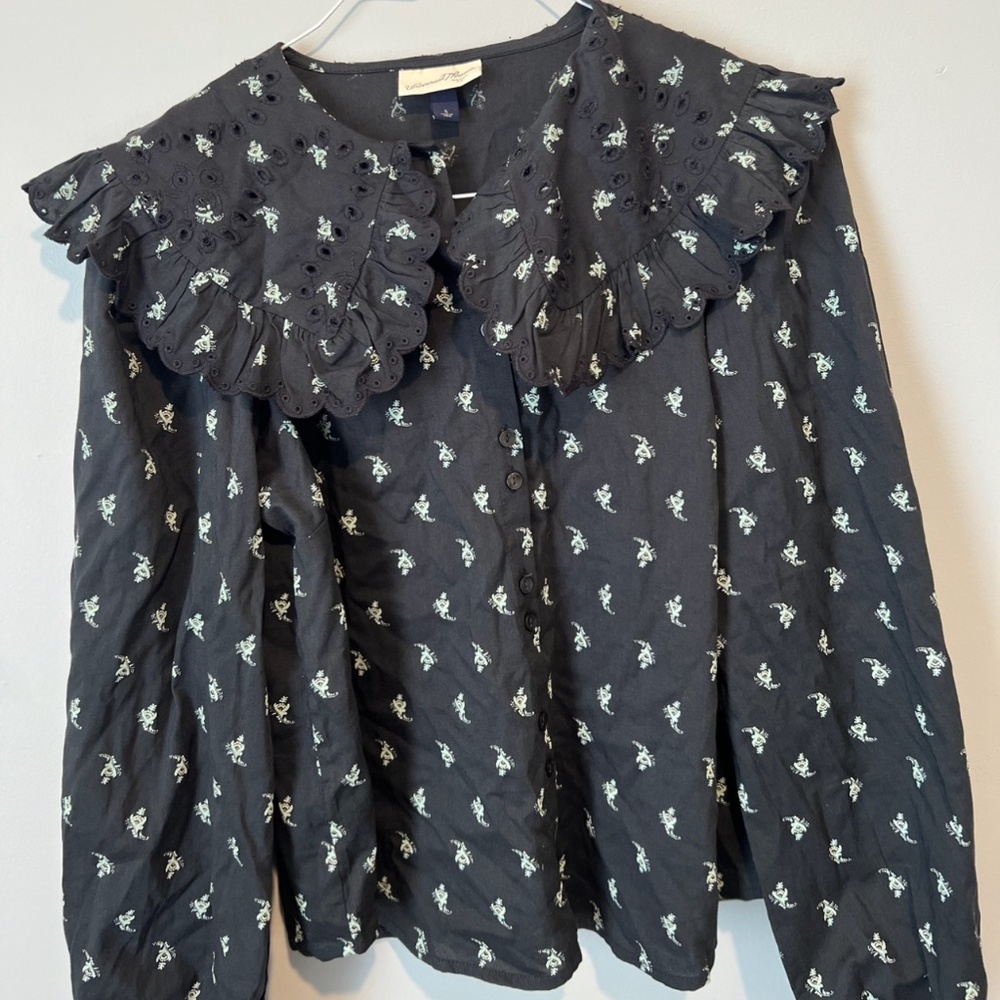 Pilgrim top with ruffle crown